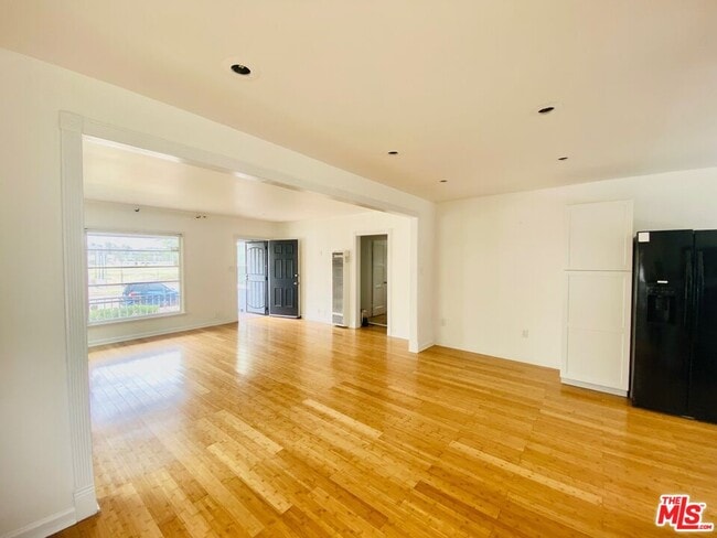 Building Photo - 767 Bennett Ave