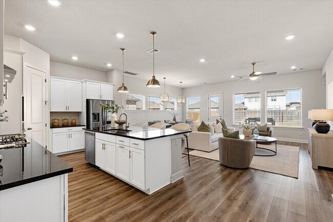 Building Photo - 908 Knowles Dr