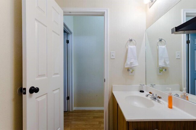 Building Photo - 3137 Lake Cove