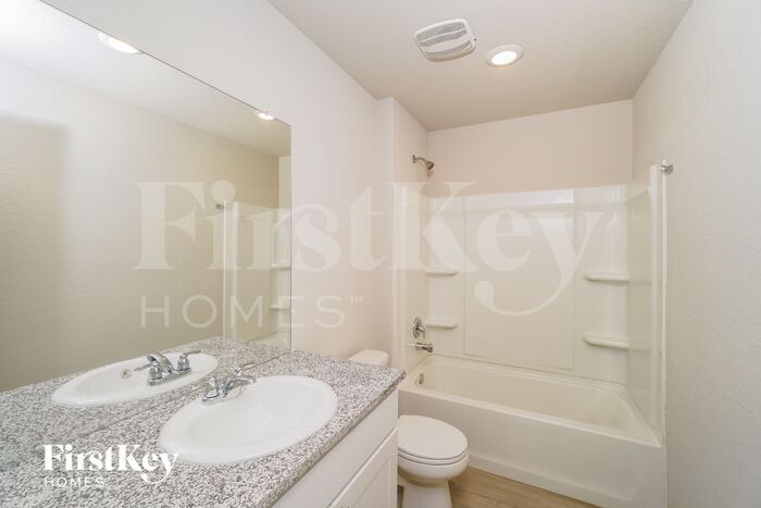 Building Photo - 10715 Prusiner Dr