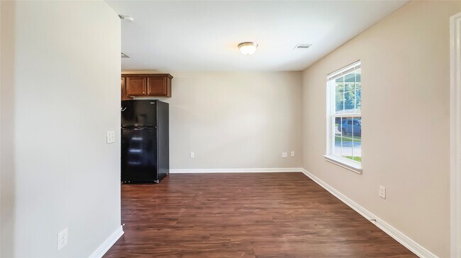 Building Photo - 7406 Blue Jay Dr