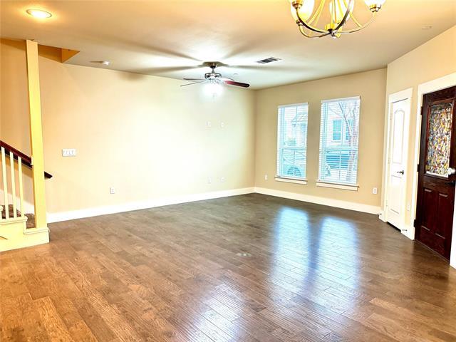 Building Photo - 301 Lily Ln