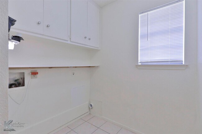 Building Photo - Chimney Rock Duplex