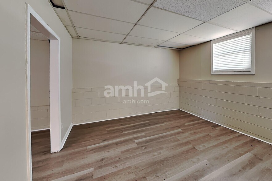 Building Photo - 808 Grindstone Ct SW