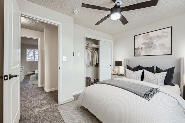 Building Photo - Breathtaking Renovation! Oversized 2 Bed 1.5 Bath Townhome! Ready Now! Don't Miss Out!