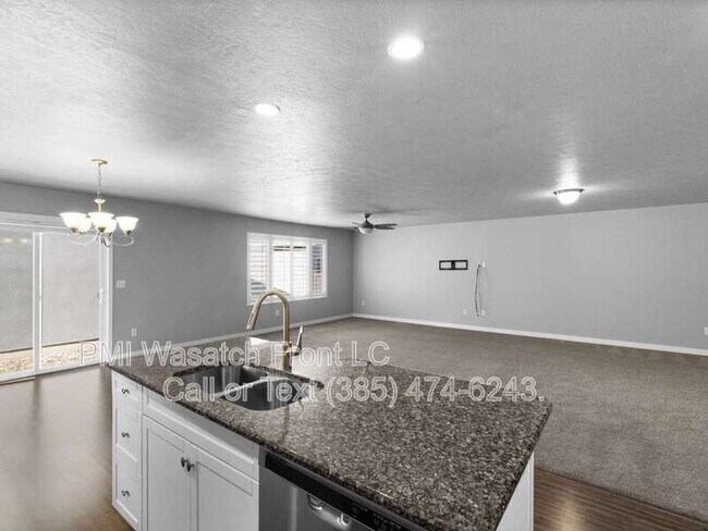Building Photo - 589 W Life Dr