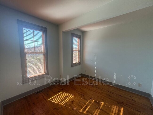 Building Photo - 1806 DeKalb Ave NE