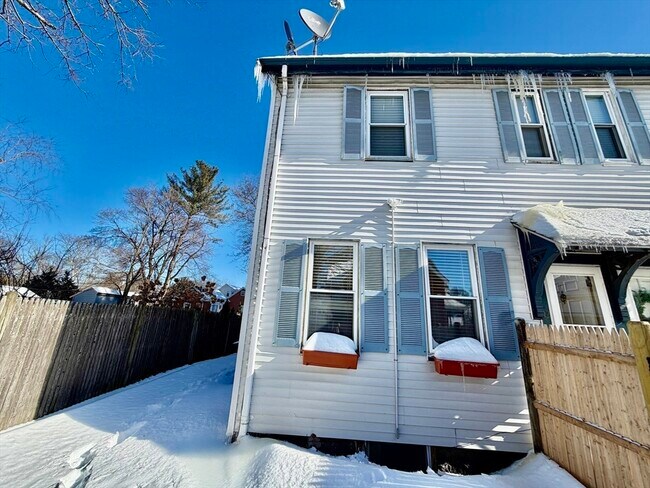 Building Photo - 12 Hall Pl