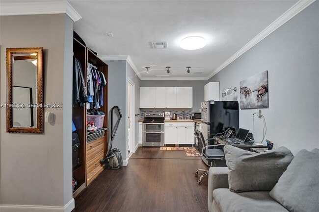 Building Photo - 2101 N 52nd Ave