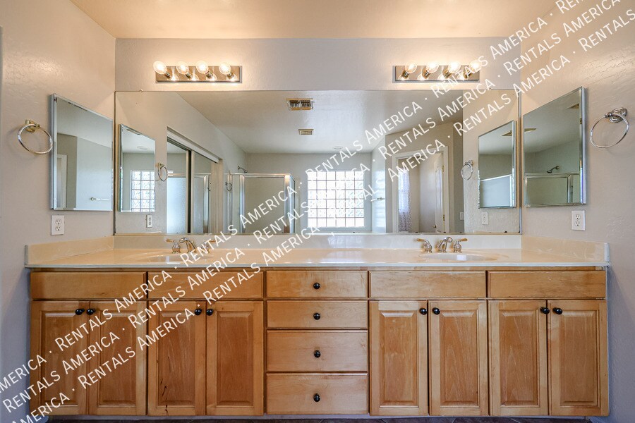 Building Photo - 1155 E Winchester Pl