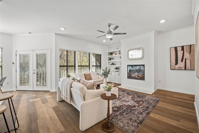 Building Photo - 6501 Columbia Oaks Ct