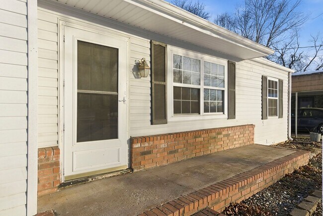 Building Photo - 3 Bedroom | 2 Bathroom | Nixa MO| Fenced Back Yard! | Nixa Schools!