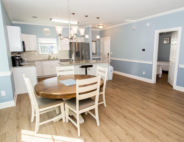 Building Photo - 4868 Dahlia Ct