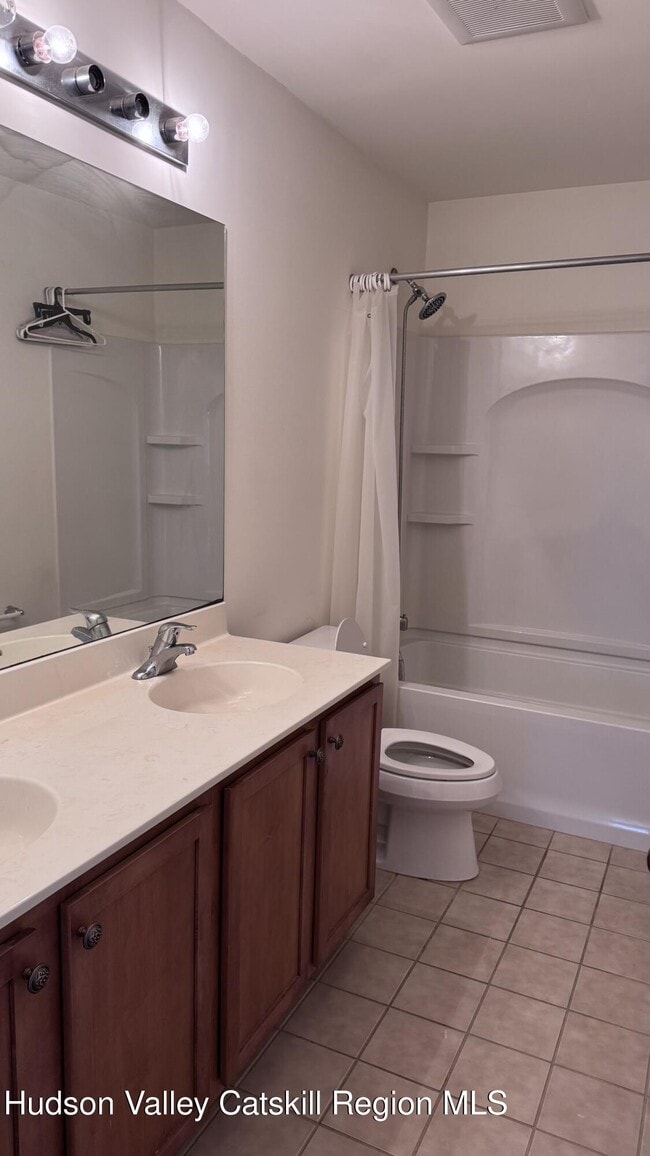 Building Photo - 245 Buttonwood Way