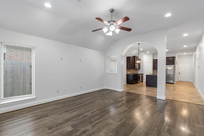 Building Photo - 1315 Cameron Park Ln