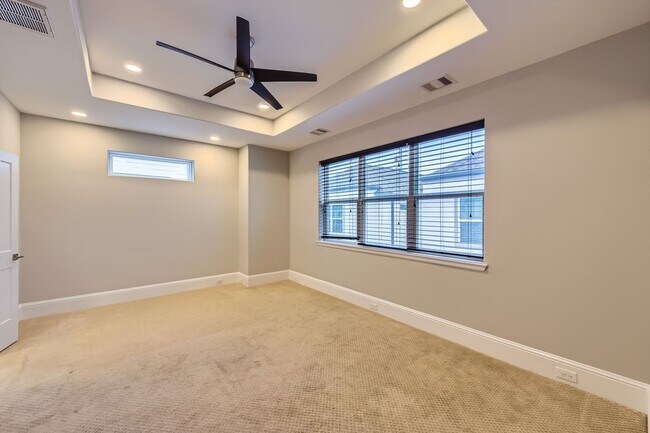Building Photo - 407 N Nagle St
