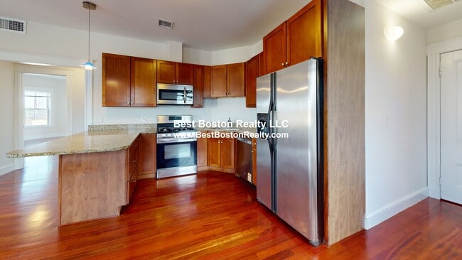 Building Photo - 156 School St