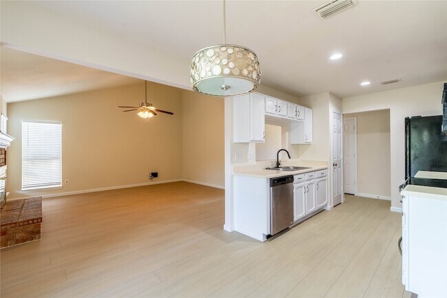 Building Photo - 1417 Quail Crest Dr
