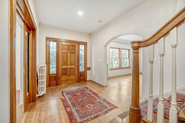 Building Photo - Capitol Hill Home