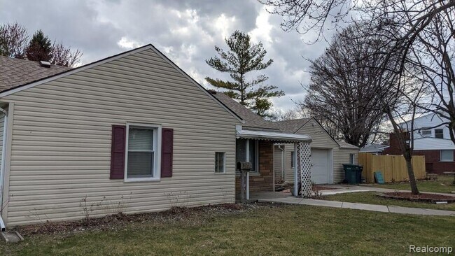 Building Photo - 953 Farnham Ave