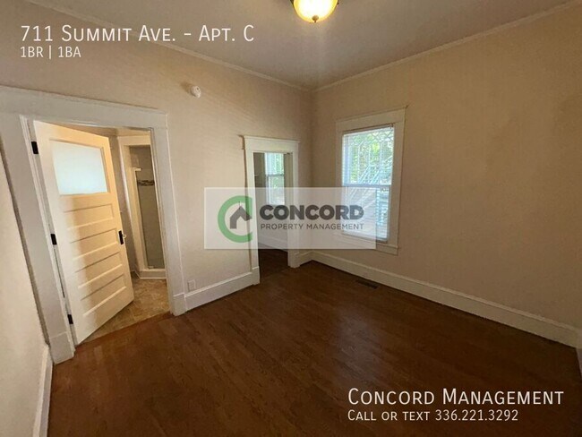 Building Photo - 711 Summit Ave