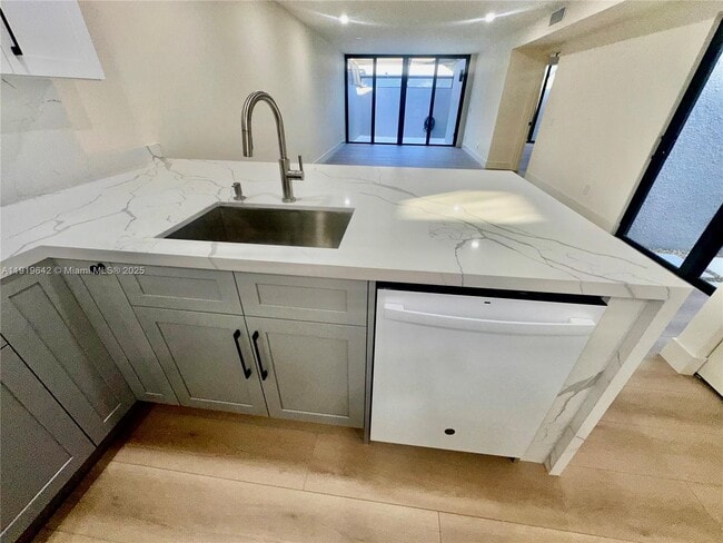 Building Photo - 11279 NW 15th Ct