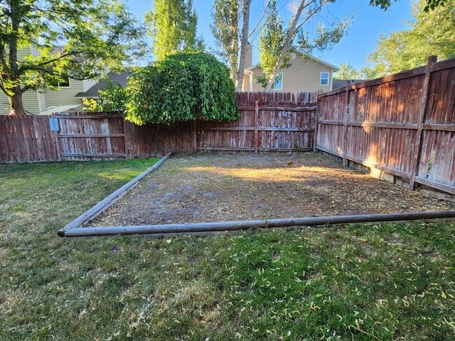 Building Photo - 4 Bed 2 1/2 Bath Home in Sandy