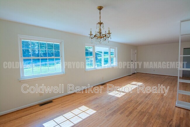 Building Photo - 1225 Panorama Dr