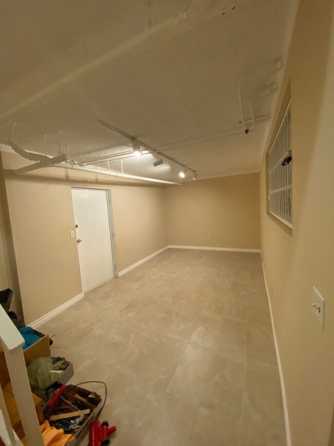 Building Photo - 13211 Vanowen St