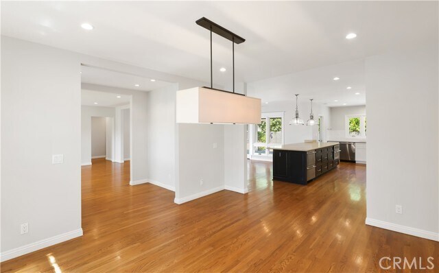 Building Photo - 933 W Riviera Dr