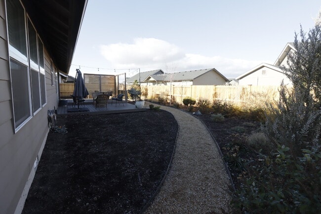 Building Photo - Be the first one to RENT this home! 3 bedrooms, 2 bathrooms, SINGLE LEVEL home with beautiful Lan...