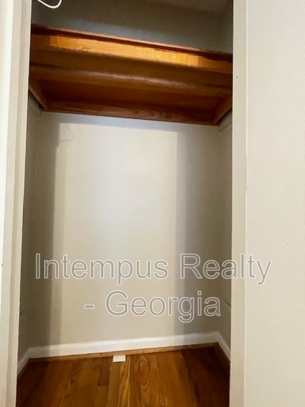 Building Photo - 633 White St