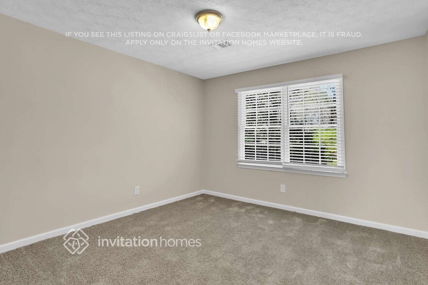 Building Photo - 4011 Colonial Dr SW