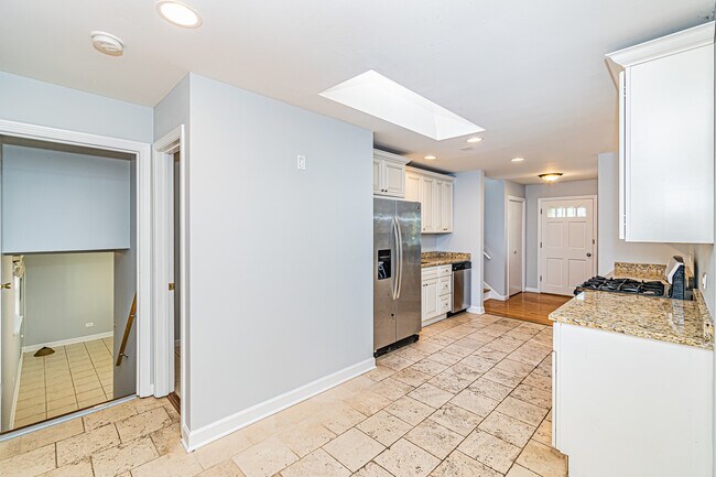 Building Photo - 1767 E Cree Ln