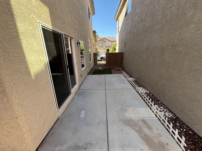 Building Photo - Charming 3 Bedroom, 3 Bathroom, 2-Story Ho...