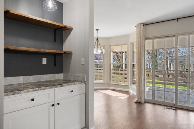 Building Photo - *RESERVED - Contact Us to Submit A Backup App!* Fully Renovated 4BR/2.5BA Gem in Sought-After Ben...