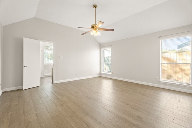 Building Photo - 3510 Southdown Dr