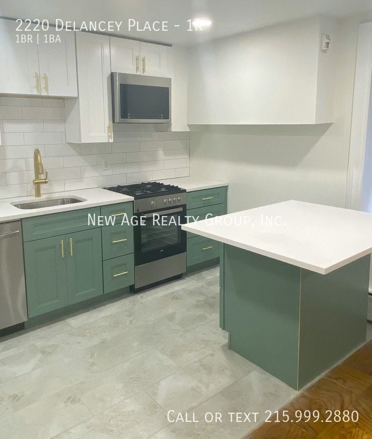 Building Photo - 2220 Delancey St