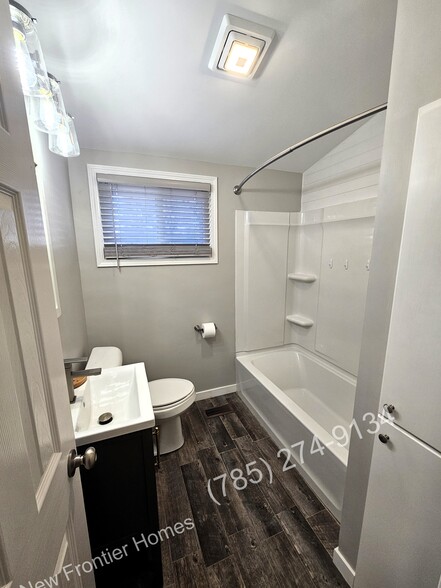 Building Photo - 122 Albany St