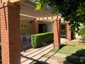 Building Photo - Manor 89-Seasonal