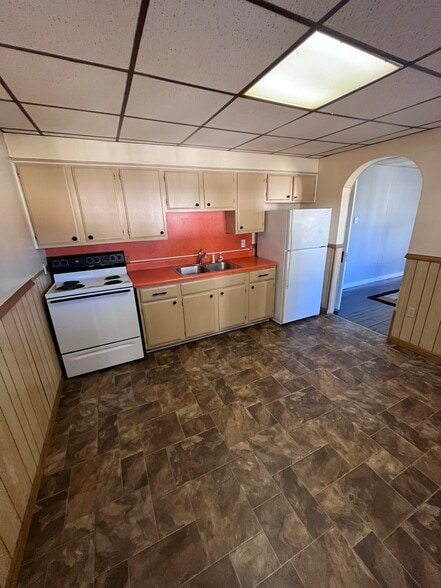 Building Photo - 232 S 4th St