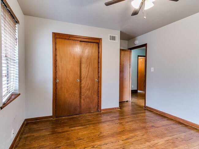 Building Photo - 721 E Bouse Dr