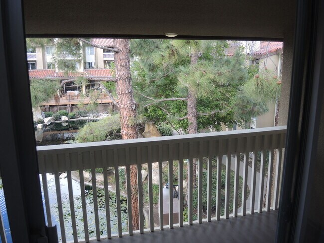 Building Photo - 1855 Diamond St