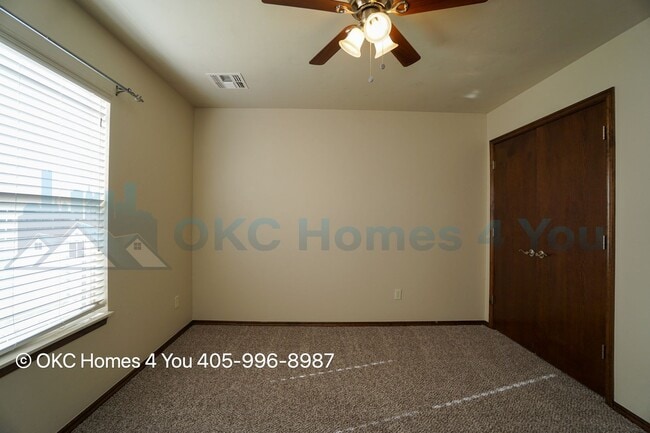 Building Photo - Executive Home in Yukon - Save $950 off the first full months rent!