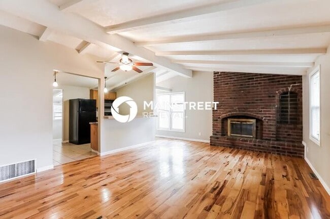 Building Photo - 2 Bedroom Pet-Friendly Home in Independence, MO with Main Street Renewal