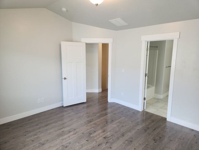 Building Photo - 4 Bedroom 2.5 Bathroom Lehi Townhome!