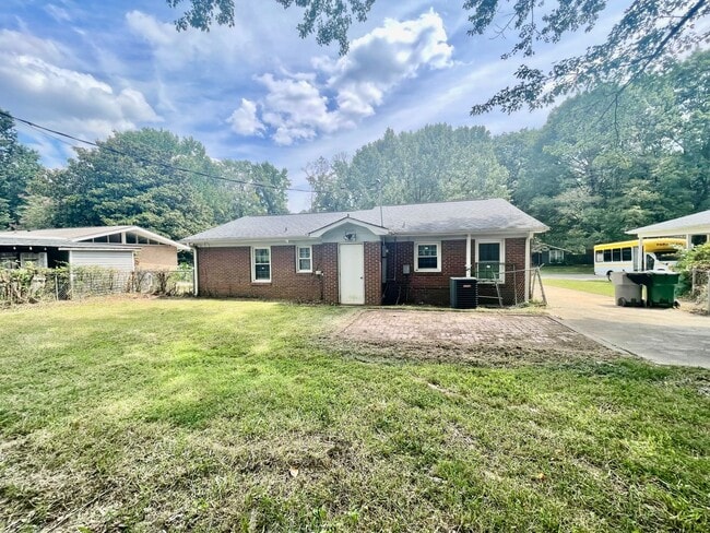 Building Photo - Welcome to CoveCreek6307, a charming 3-bed...