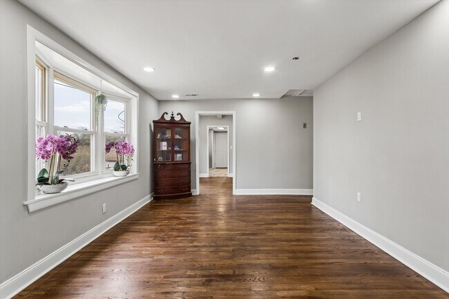 Building Photo - 1428 24th St