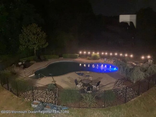 Building Photo - Stunning Home with Private Pool in Manchester