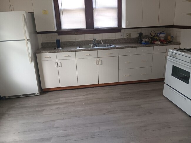 Building Photo - 414 S 10th St